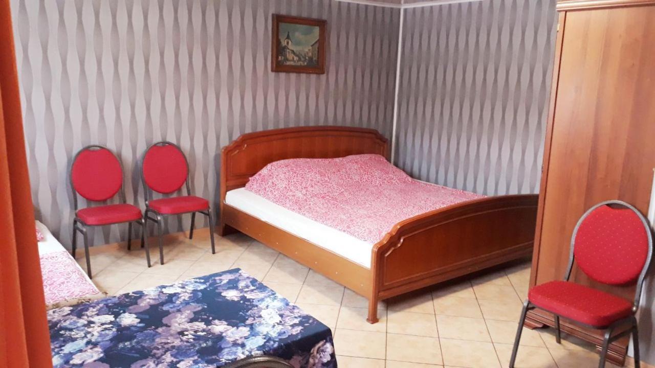 Ow Wilk - Pokoje I Domki Z Aneksami Kuchennymi, Parking, Plac Zabaw Leba Exterior foto