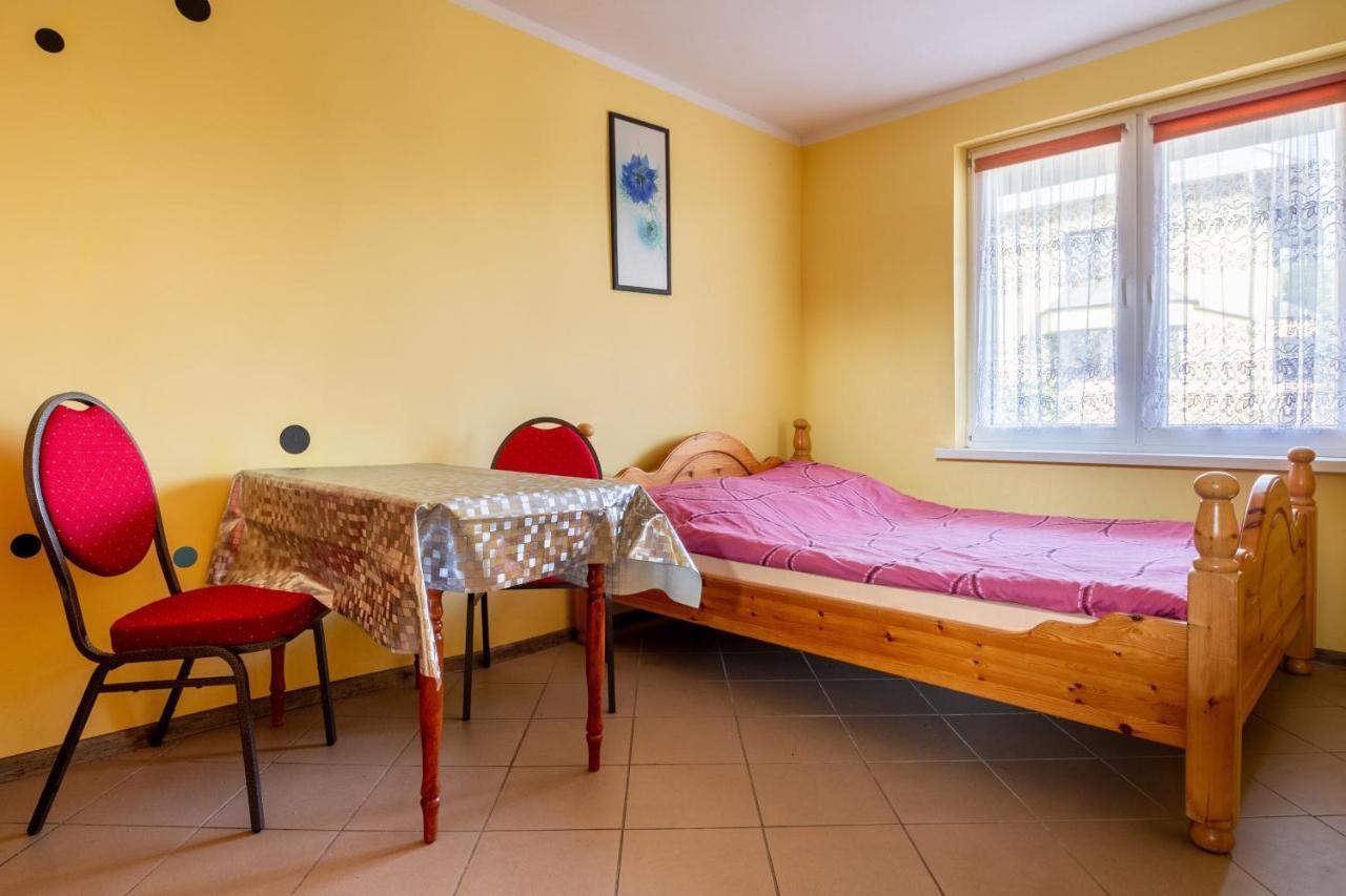Ow Wilk - Pokoje I Domki Z Aneksami Kuchennymi, Parking, Plac Zabaw Leba Exterior foto